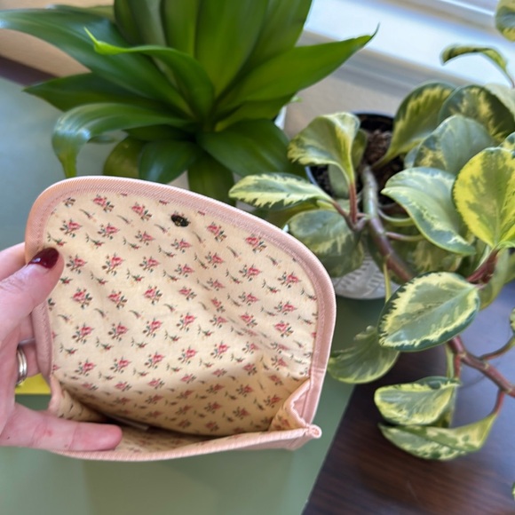 Gucci beauty pouch! New ✨ - Picture 5 of 7